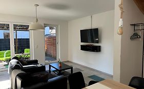 Neubau, moderne Haushälfte in Hamburg